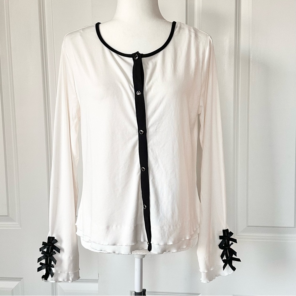 New Badgley Mischka White Cardigan Top Black Trim Bow Ribbon Cuffs Chic Ribbed - Picture 2 of 15